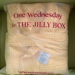 Jilly Box - One Wednesday Waffle knit robe!